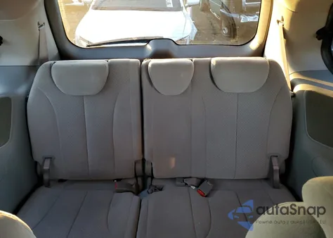 2008 Hyundai Entourage Gls z USA, uszkodzony, nr VIN KNDMC233X86053551